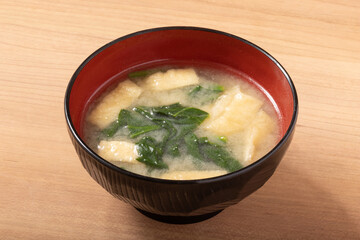 ほうれん草と油揚げの味噌汁