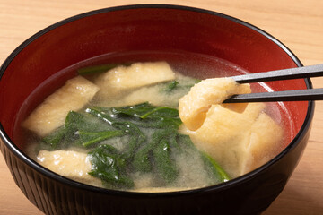 ほうれん草と油揚げの味噌汁
