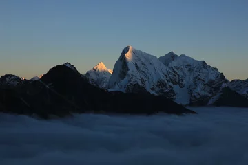 Photo sur Plexiglas Ama Dablam Peaks of Mount Ama Dablam and Cholatse at sunset, Nepal.