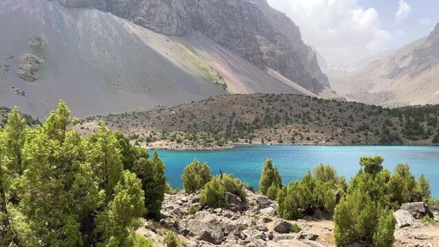 The Alaudin (Chapdara) lakes, lying at an altitude of 2800 m, are considered one of the most beautiful lakes of the Fan Mountains. Turquoise mountain lake. Pamiro-Alai. Tajikistan, Pamir 4K