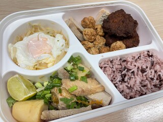 Stir-fried pork with fried egg and bean sprouts with grilled meatballs and fried potatoes With brown rice