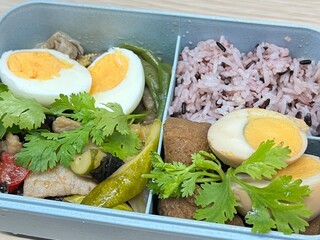 Stewed eggs, grilled pork, boiled eggs with fried cucumber and brown rice