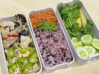 Chicken stir-fried with ginger, zucchini stir-fried with eggs, minced pork chili paste with fresh vegetables and brown rice