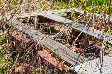 Obraz premium Abandoned Wooden Pallet and Rural Decay, Ground Level Perspective