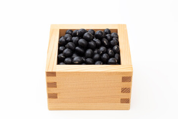 白背景に黒大豆