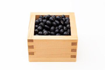 白背景に黒大豆