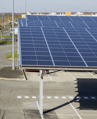 Installation de panneaux photovoltaïque sur le toit d'un parking
