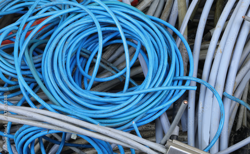 Sticker electric cable in the container of material to be recycled in the industrial recycling plant