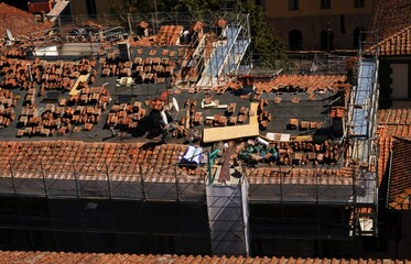 Ristrutturazione del tetto di un palazzo, Italia	