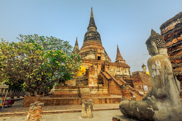 Fototapeta premium The background of important religious attractions, Wat Yai Chai Mongkhon, has an old Buddha statue and a large pagoda for tourists to study the history of Ayutthaya in Thailand.