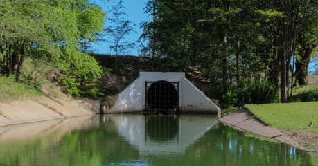 Obraz premium A Spooky tunnel