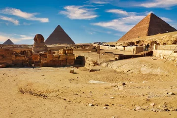 Foto op Canvas Magnificent scene of the the historic sights of Egypt -  3 Great Pyramids of Khufu,Khafre and Menkaure along with the Great Sphinx against bright blue skies on the Giza plateau at Cairo,Egypt © InnerPeace