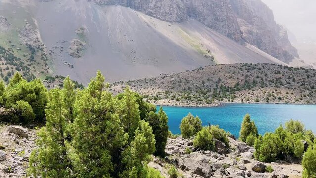The Alaudin (Chapdara) lakes, lying at an altitude of 2800 m, are considered one of the most beautiful lakes of the Fan Mountains. Turquoise mountain lake. Pamiro-Alai. Tajikistan, Pamir 4K