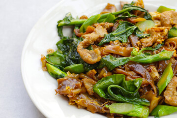 Stir-fried rice noodles with soy sauce and pork