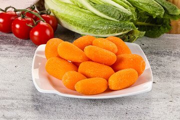 Small baby mini organic carrot