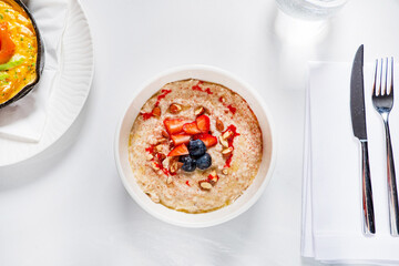 Oatmeal and fresh fruits and nuts - 787802399