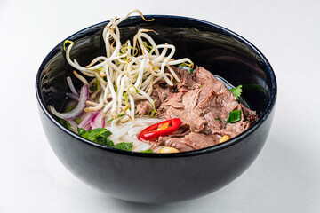 Traditional japanese ramen noodles soup with meat - 787803377