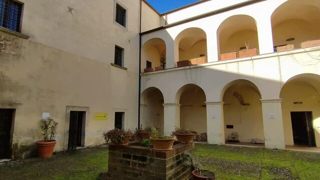 Benevento - Scorcio del chiostro dell'ex Convento di San Felice