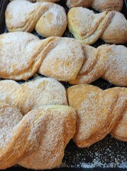 Sweet bun bread with sugar,Pan dulce de moños con azúcar
