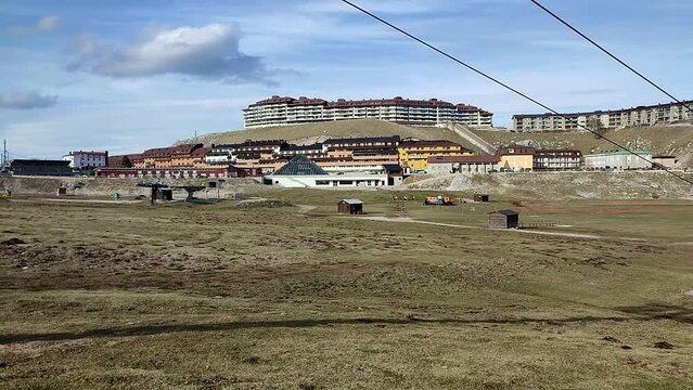 Campitello Matese - Panorama della piana da sotto la Seggiovia Cristallo Anfiteatro