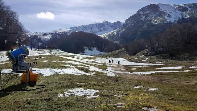 Campitello Matese - Scorcio delle piste da sci verso monte