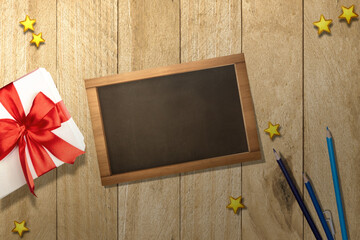 Gift box and empty small chalkboard - 787867736