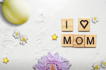 Wooden cubes with I Love Mom text - obrazy, fototapety, plakaty