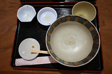完食後のそばの器
