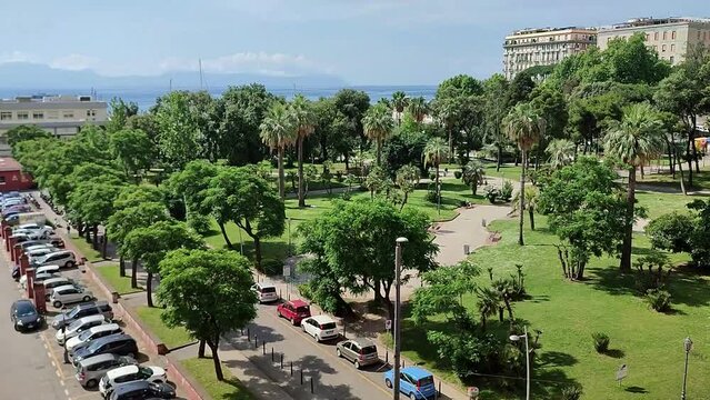 Napoli - Panoramica dei Giardini del Molosiglio da Palazzo Reale