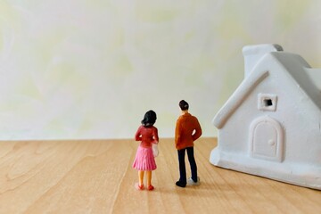 若い夫婦と家のイメージ