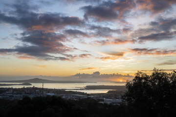 Sunrise at Mt Eden summit. Rangitoto Island in the distance. Auckland. - 787948398