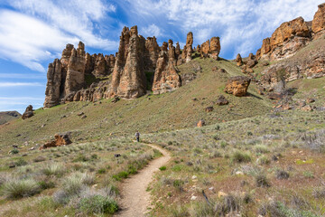Hiking trail in John Day Fossil Beds National Monument in Oregon, Clarno Unit