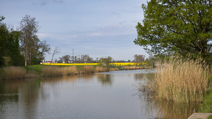 Lost place, Blick auf die Bundeswasserstraße Elster Saale Kanal, am Sperrtor bzw. Sperrwerk Ost...