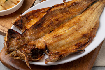 Samchi, fish, grilled, side dish, kimchi, perilla leaf, seasoned, beef, earthen pot, chopsticks, onion, soy sauce, wasabi, mackerel, flounder, Lim Yeonsoo, stew, pork belly, kalguksu,
