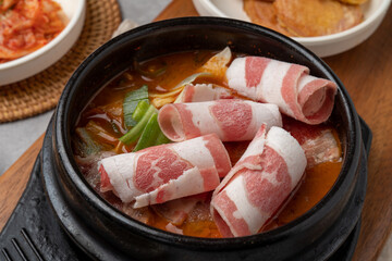 Samchi, fish, grilled, side dish, kimchi, perilla leaf, seasoned, beef, earthen pot, chopsticks, onion, soy sauce, wasabi, mackerel, flounder, Lim Yeonsoo, stew, pork belly, kalguksu,