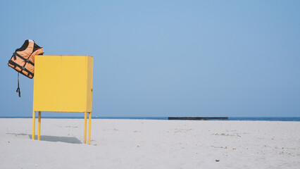 lifeguard stand on the beach
