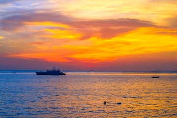 Boat in the sea with twilight sky, Pattaya Thailand.  - obrazy, fototapety, plakaty