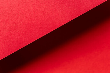 重なる赤い画用紙の背景