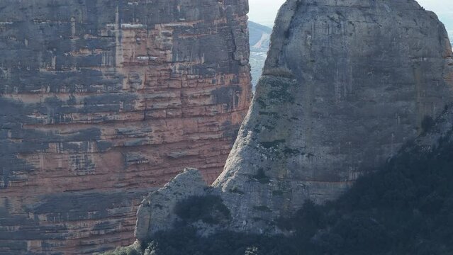 Roldan jump in the Guara mountain range in Huesca