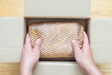 Eco friendly brown paper honeycomb wrap for product packaging parcel carton box - 788222381
