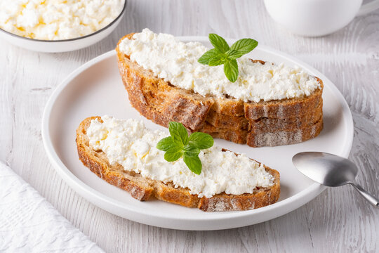 Sandwich with soft cottage cheese