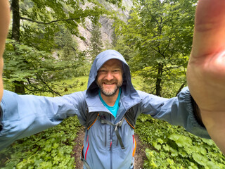 Happy Man with a selfie and the Berchtesgaden Saugasse at the background