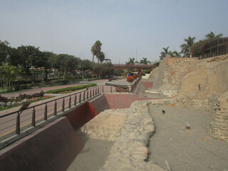 Parque de la Muralla. Parque público en el centro histórico de Lima, Perú. Lugar turístico con...