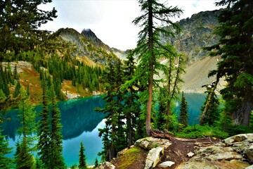 View of the stunning Blue Lake located in the North Cascades (State of Washington, United States)