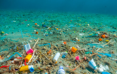 Plastikmüll auf dem Meeresgrund - 788397172