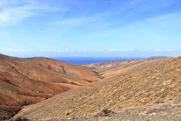 Fototapeta na wymiar View of the desert hills from Mirador astronomico Sicasumbre, Fuerteventura, Spain