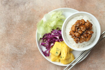 Rice with chicken fillet black pepper served with omelet and vegetables. Healthy menu. Dietetic menu. 