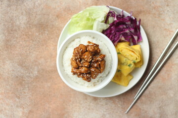 Rice with chicken fillet black pepper served with omelet and vegetables. Healthy menu. Dietetic menu. 