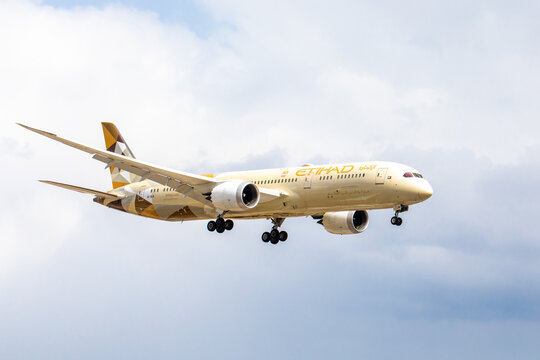 Toronto, Canada, April 7, 2023; View at the right side of an Etihad Boeing 787 Dreamliner from Abu Dhabi landing at Toronto Pearson Airport YYZ for a landing