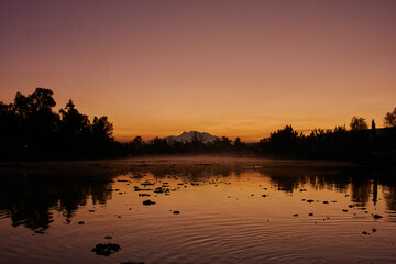 Naklejka premium Hermosos amanecer en xochimilco
